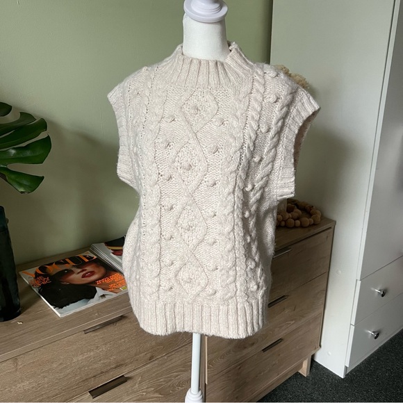 PRIMARK Off-White Cream Knit 3D Polka Dots Oversized Sweater Vest Shirt Top XS - Picture 3 of 16